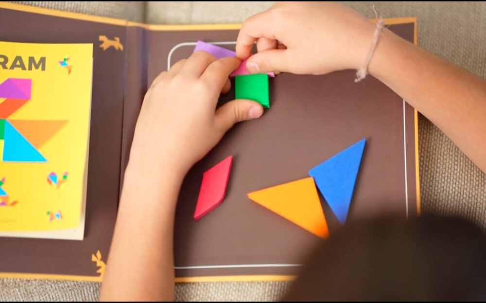 Tangram Junior | Magnetic Travel Folder - Image 2